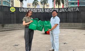 Penyerahan Hadiah Juara Lomba Artikel INTIWI x HMTM UNJ 2026