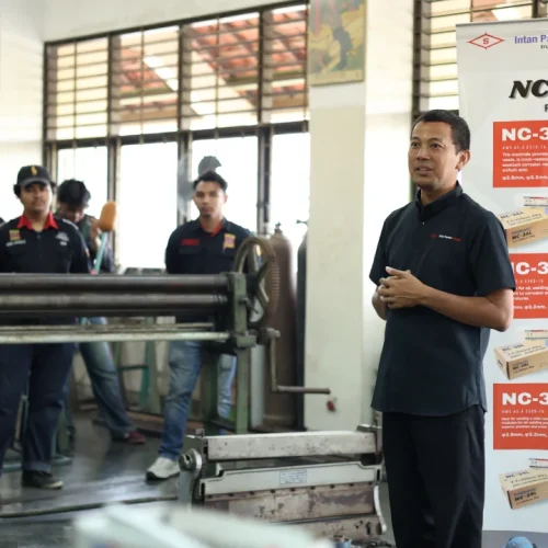 PT Intan Pertiwi Industri Gelar Demo Pengelasan di Universitas Sanata Dharma Yogyakarta